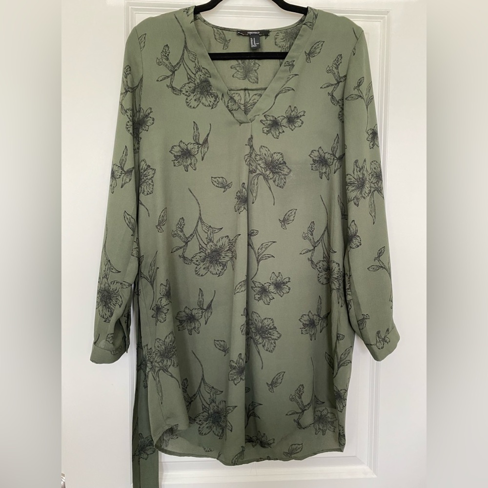 Forever 21 Green dress with black floral print. Size Medium